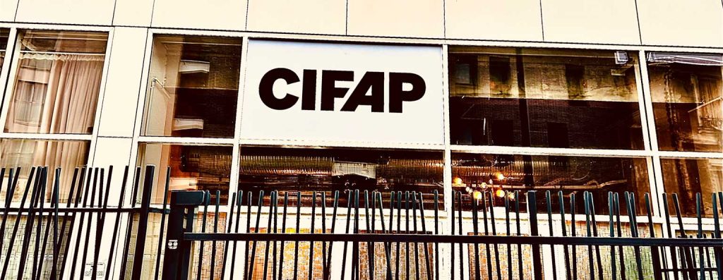 Le Cifap est au 32 rue de Bellevue à Paris, métro Place des Fêtes.